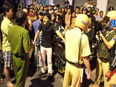 'Cậu ấm' Sài Gòn cưỡi mô tô quậy tưng phố phường