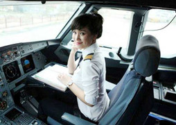 Nữ cơ phó Việt Nam xinh đẹp điều khiển Airbus 321