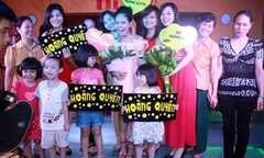 Hoàng Quyên bị ốm vẫn hát 15 bài liên tiếp