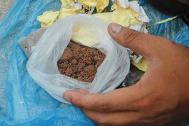 Kết luận về bột lạ trong phích nước Trung Quốc