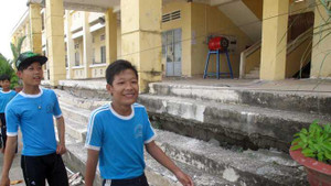 Trường học tiền tỷ, mới xây đã lún sụt