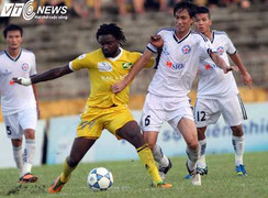 Thắng xấu xí, SLNA dâng ngôi vương cho Hà Nội T&T