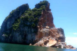 Đảo sạt lở trên Vịnh Hạ Long hoá hình lạc đà?