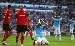 Tottenham thắng dễ, Man City gục ngã trước tân binh