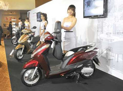 Honda Lead một mình 'loạn' giá