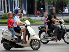 Ai là 'cha đẻ' quy định 'ngực lép' không được lái xe?