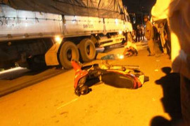 Bị xe tải kéo lê 20 mét, một thanh niên chết thảm