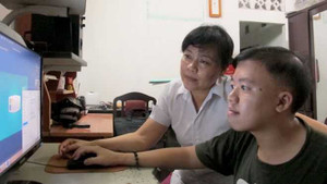 Chàng trai 'xương thủy tinh' vào đại học