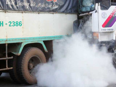 5 ô tô tông liên hoàn, xe tải bốc cháy dữ dội