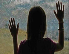 Chơi trò bác sĩ, bé gái 10 tuổi bị bắt giam