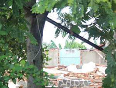 Người đàn ông treo cổ cạnh khu đất bị giải tỏa