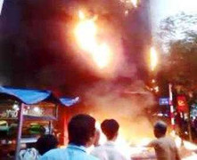 TP.HCM: Cháy nhà hàng, phố Tây hỗn loạn