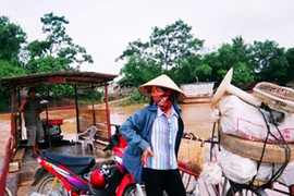 Phạt tiền người đi đò không mặc áo phao