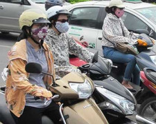 Miền Bắc oi nóng, miền Nam mưa giông