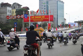 Video: Thông xe cầu vượt 'mềm mại' nhất Thủ đô