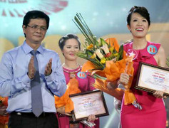 Sao mai 2013: Á hậu gây sốt giành giải nhất thính phòng