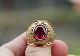 Vào nhà nghỉ, cụ ông U90 bị lột sạch vàng