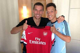 Đón bom tấn Ozil, Arsenal lại chia tay trụ cột