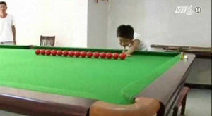 Thần đồng bida 3 tuổi khiến nửa triệu người choáng