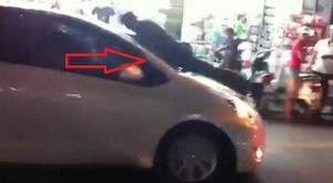 Clip: Nữ 'quái xế' Hà Nội hất cảnh sát lên nắp ca-pô