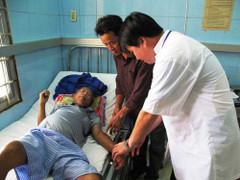 Cô giáo nhốt, ép chồng tuyệt thực đến gần chết