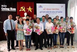 Besra trao tặng học bổng cho sinh viên đầu năm học mới