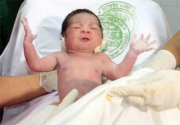 Dở khóc, dở cười chuyện sinh con trên máy bay