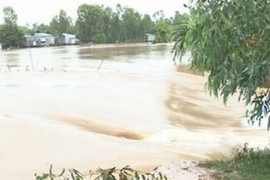 Không khí lạnh đổ bộ, lũ lớn đe dọa nhiều nơi