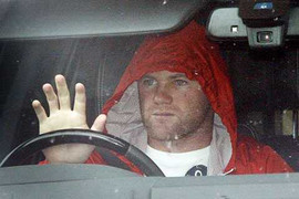 Rooney rách đầu như phim kinh dị