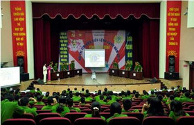 Lính phòng cháy Hà Nội ‘chiến đấu' trên sân khấu