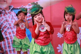 Ngộ nghĩnh bé yêu ngày khai giảng