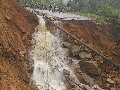 Clip: Lũ quét cuốn phăng 11 người ở Lào Cai