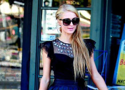 Paris Hilton dập dìu váy ngắn, xe sang dạo phố