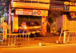 Xe hơi 'đại náo' phố phường Sài Gòn