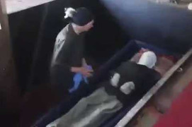 Con chết, mẹ ướp xác 18 năm