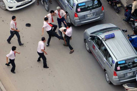 Giành đường, dàn trận đánh nhau náo loạn phố Sài Gòn