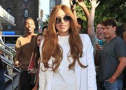 Lady Gaga dạo phố với thời trang khác người
