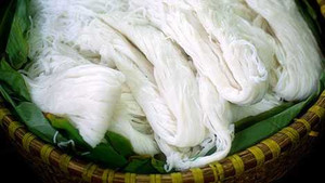 Kinh hoàng nhiều mẫu bún, phở chứa chất phát sáng