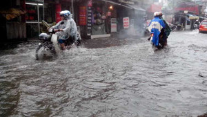 Cảnh báo ngập lụt trên các tuyến phố Hà Nội