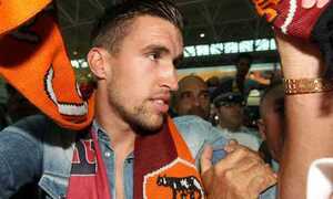 MU hà tiện, chỉ giỏi dùng 'đòn gió'