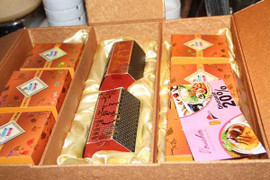 Khách sạn Hà Nội bán bánh trung thu kèm 'hàng không đát'