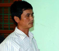 Bắt giam phó chủ tịch xã xà xẻo tiền viện trợ