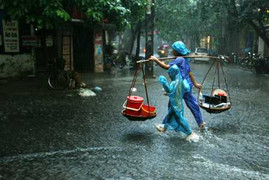 Áp thấp nhiệt đới, cuối tuần miền Bắc có mưa dông