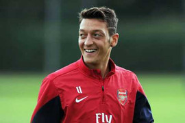 Từ Pires tới Ozil, Arsenal còn cần gì Ronaldo, Messi?