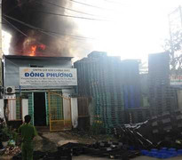 Cháy lớn tại Công ty Pallet, cúp điện trên diện rộng