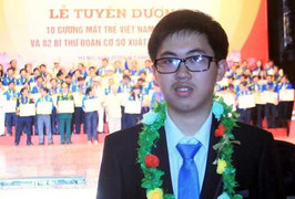‘Chàng trai Vàng’ Vật lý nhận học bổng Tiếng Anh