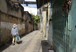 Bé gái 8 tuổi bị đâm dã man trước cổng trường