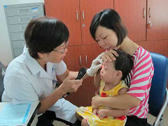 Dân công sở sợ dịch đau mắt đỏ bùng phát