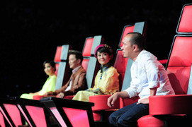 Giọng hát Việt: Huấn luyện viên 'thiếu muối' khó hiểu