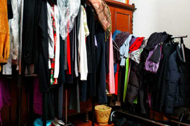 Xót thương bé 8 tuổi treo cổ tự vẫn trong tủ quần áo